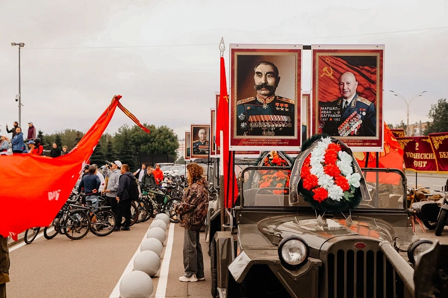 Фото: в Челнах в День памяти и скорби зажгли сотни свечей