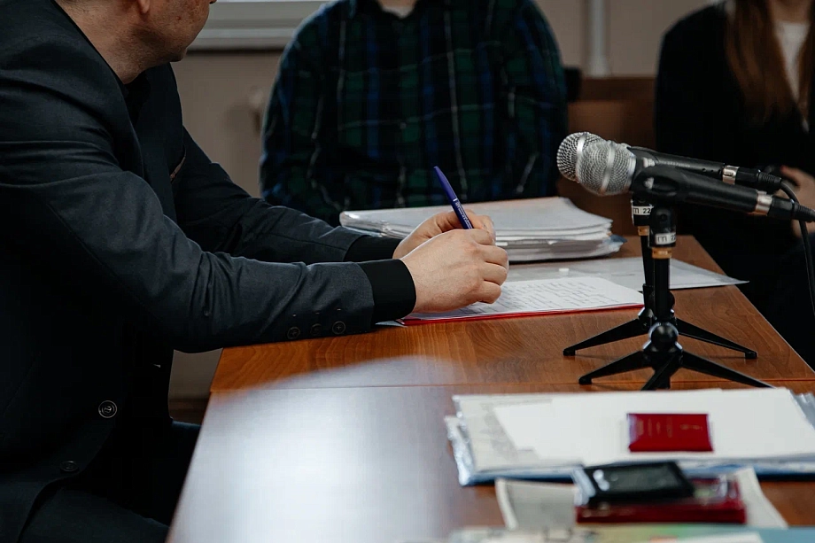 «В результате исключительного содействия Макарова, его должностного положения и авторитета, Сейдаева восстанавливают на обучение…» «В результате исключительного содействия Макарова, его должностного положения и авторитета, Сейдаева восстанавливают на обучение…»