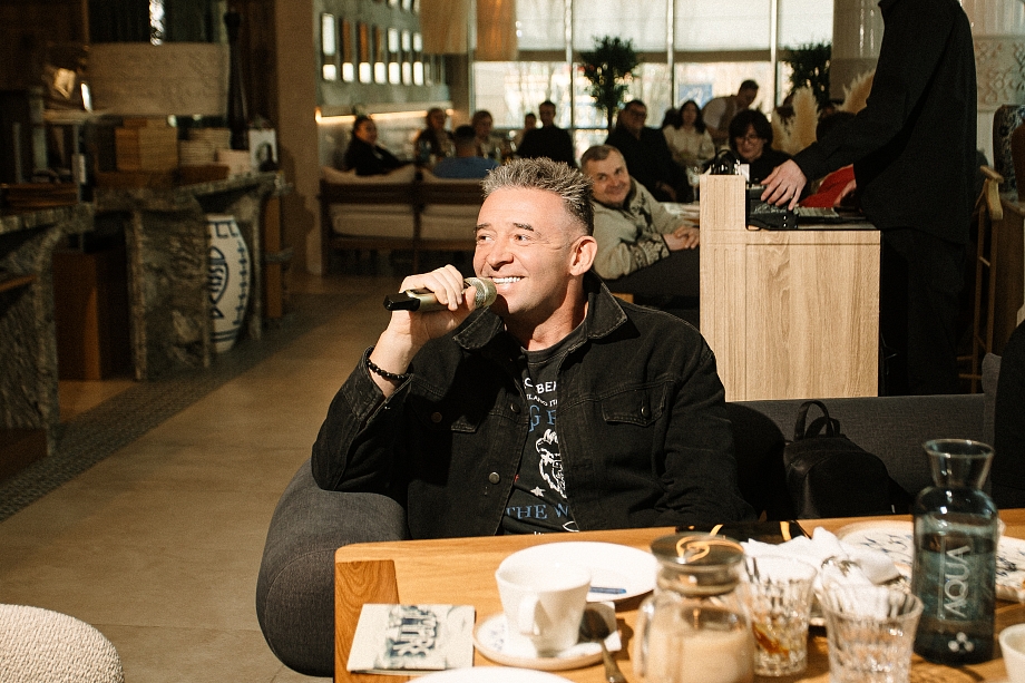 Разговор на бизнес-завтраке Дариной закончился битьем посуды