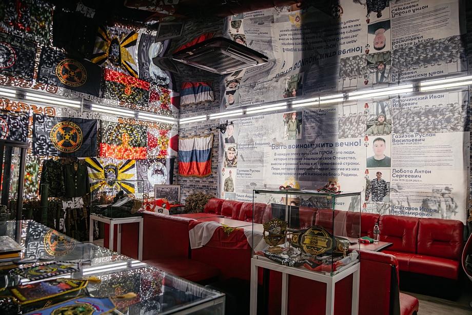 «К краповому берету могут прикасаться лишь те, кто имеет право его носить…и родственники погибшего» «К краповому берету могут прикасаться лишь те, кто имеет право его носить…и родственники погибшего»