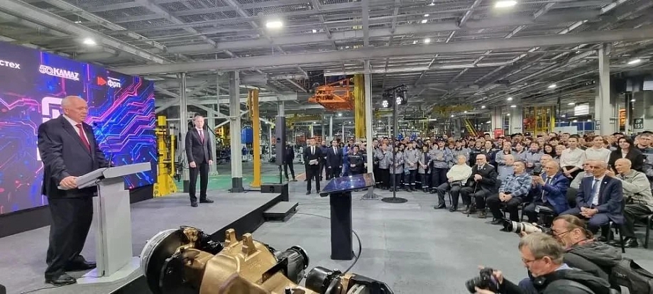 Мантуров и Минниханов открыли новый завод «КАМАЗа» по выпуску мостов