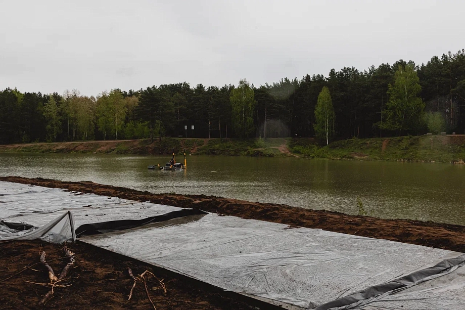 Начался второй этап очистки озера в парке «Прибрежный» (фото)