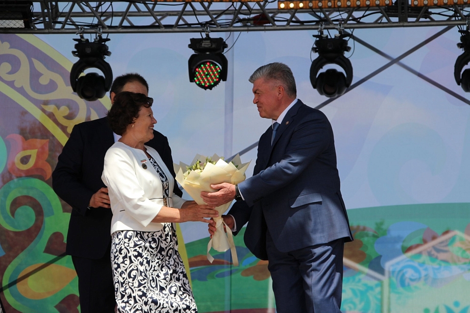 Премьер-министр РТ Алексей Песошин вручил награды челнинцам (фото)
