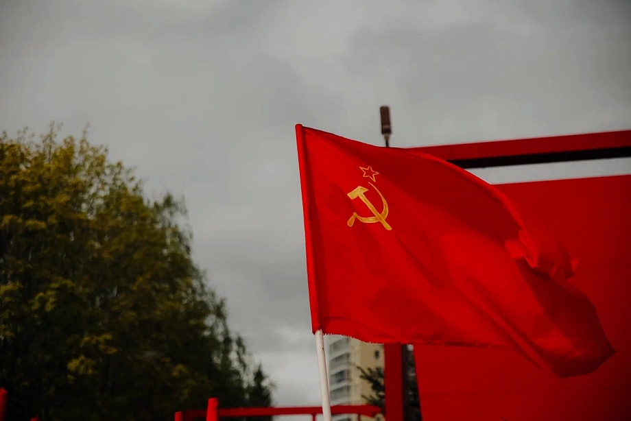 Гурьева вывела коммунистов в парк Победы на первомайский митинг (фото)