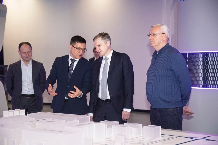 Минпромторг и мусорные операторы оценили новую спецтехнику «КАМАЗа»