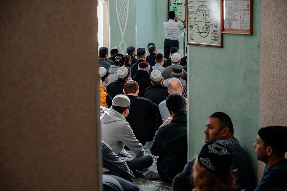 «Знаете, там в окопах атеистов не бывает. Там все верят во Всевышнего, независимо от конфессий»