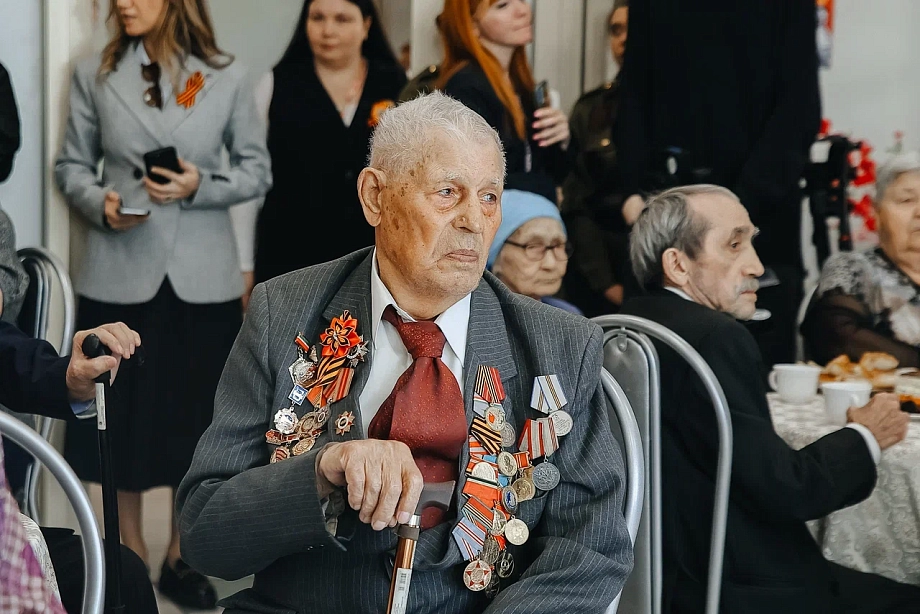 «Ваши внуки выполняют свой воинский долг. Ничуть не хуже» - Магдеев ветеранам