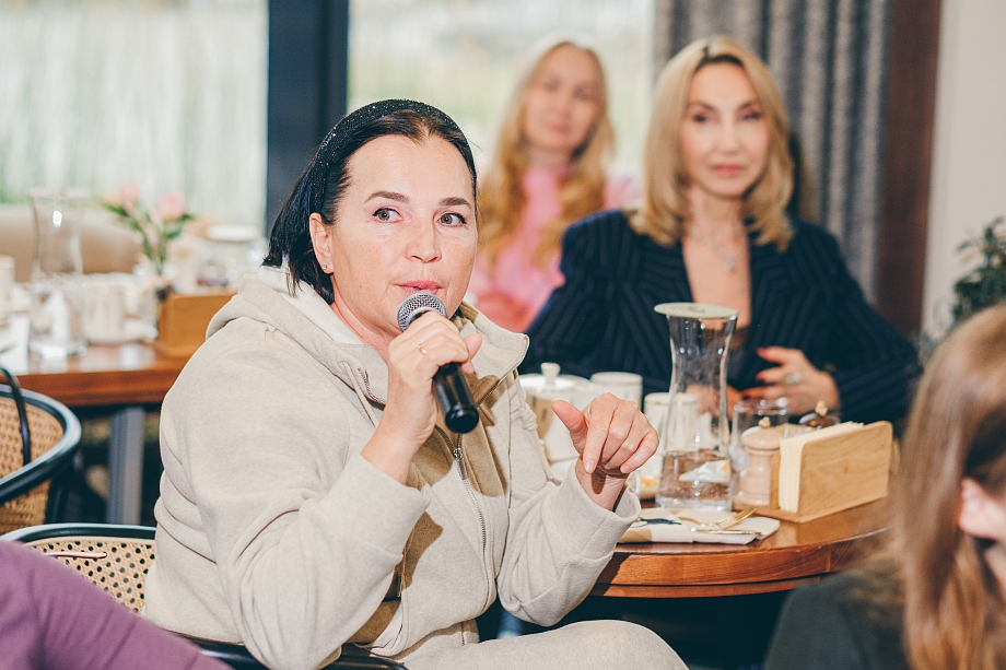 Встреча «Про это» с Тановой: зачем Дарина удалила из зала фотографа и оператора