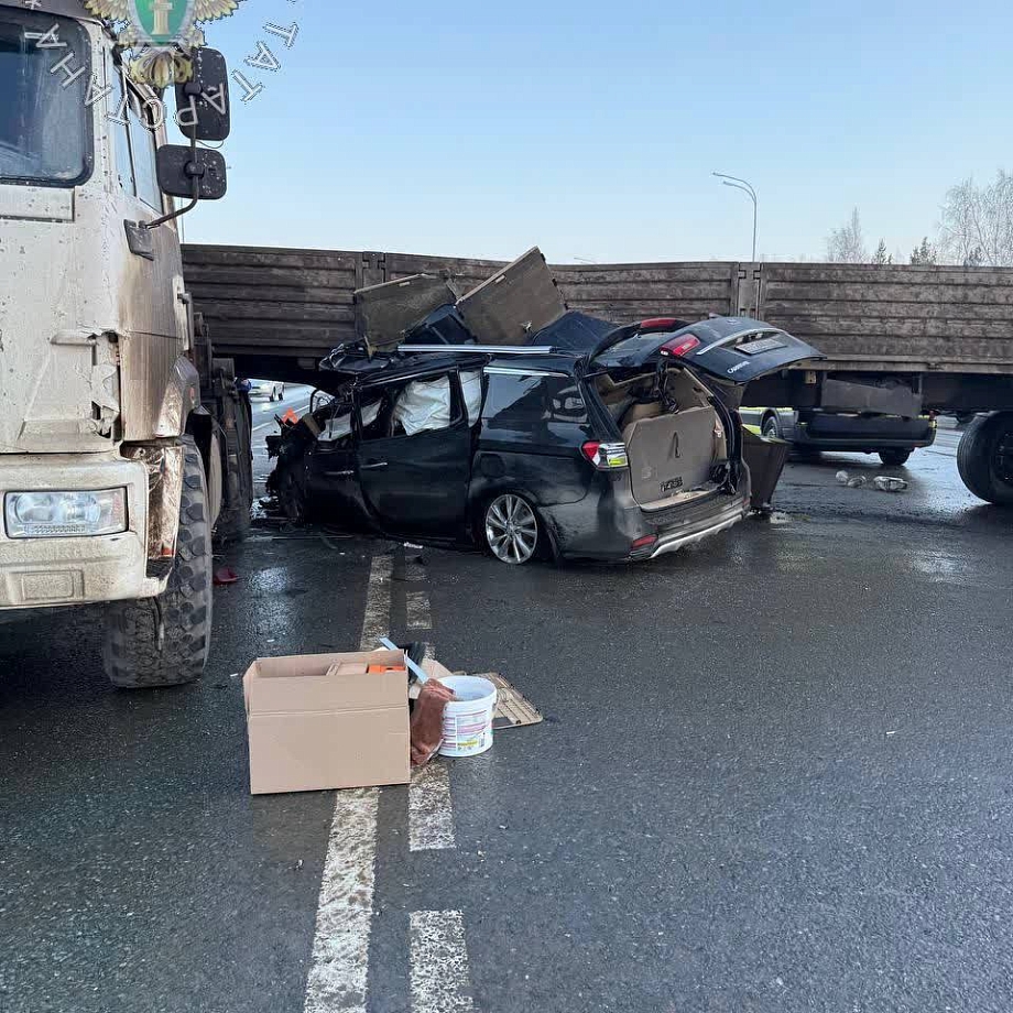 На трассе Челны – Альметьевск два человека погибли, врезавшись в прицеп 