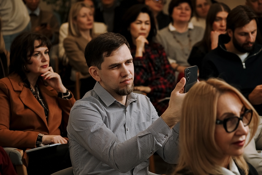 Дарина и Гомберг начали проект с Ваславского