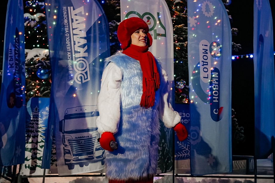 Открытие новогодней елки в Челнах объединило жителей 38 комплекса