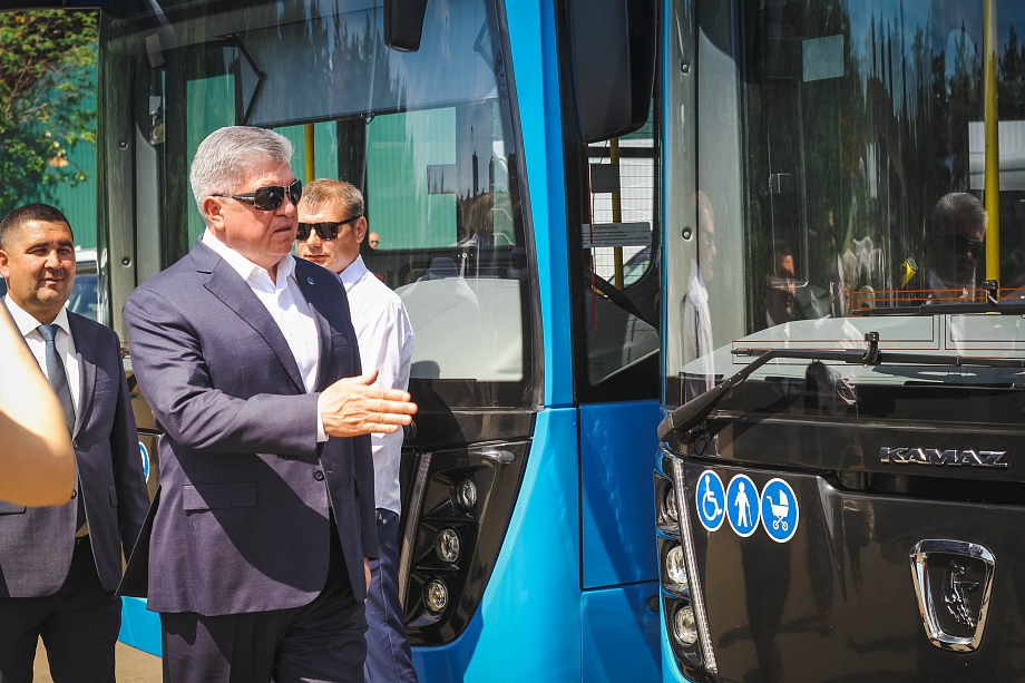 «Какие машины наш автопром выпускает – это вопрос не к нам, не мы их делаем! Ну разве можно называть их «душегубками»?!» «Какие машины наш автопром выпускает – это вопрос не к нам, не мы их делаем! Ну разве можно называть их «душегубками»?!»