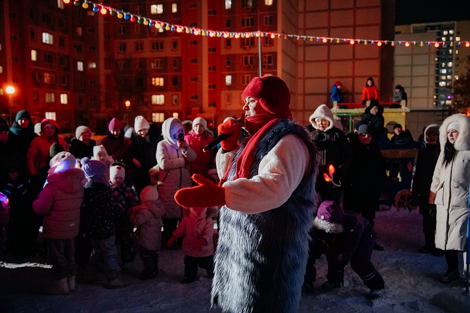 Открытие новогодней елки в Челнах объединило жителей 38 комплекса