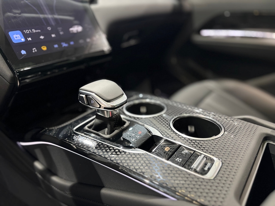 Красное Знамя премиума: почему HONGQI заставляет пересмотреть представления о люксе