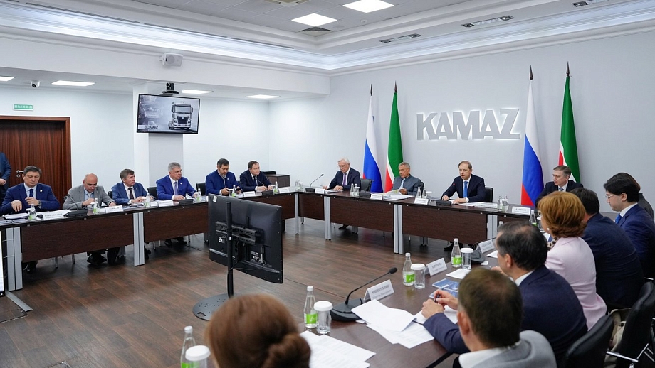 Мантуров и Минниханов запустили в Челнах камазовский технопарк «Олимп» 