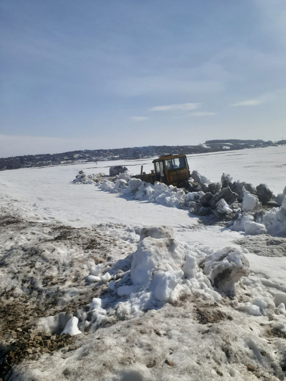 «Люди массово застревали в пургу»: СНТ бьёт тревогу из-за чистки дорог в районе