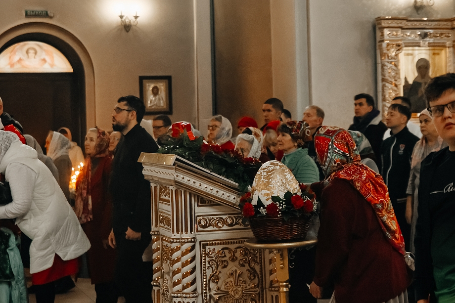 Фото: православные Челнов встретили Пасху