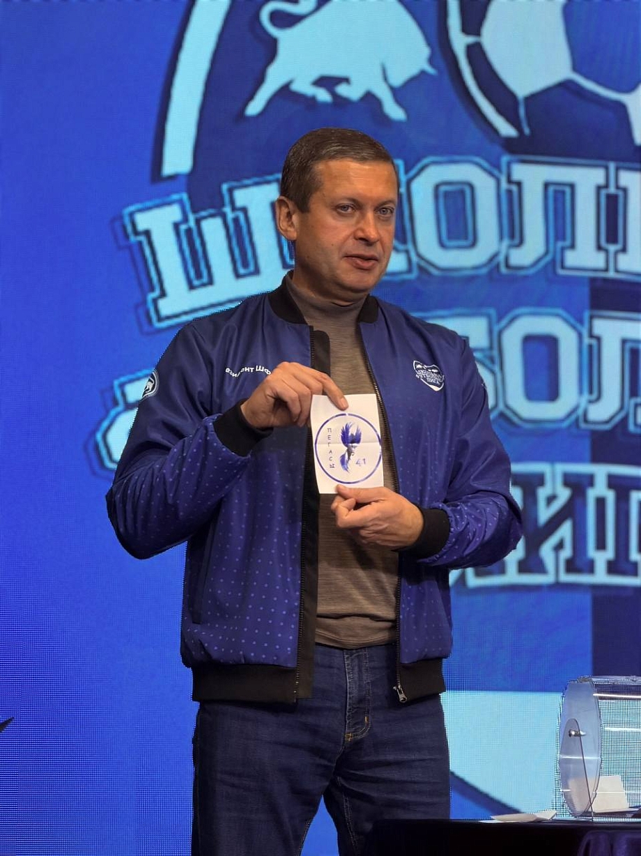 Эдуард Фаттахов: в Челнах стартовал 11-й сезон Школьной футбольной лиги Эдуард Фаттахов: в Челнах стартовал 11-й сезон Школьной футбольной лиги