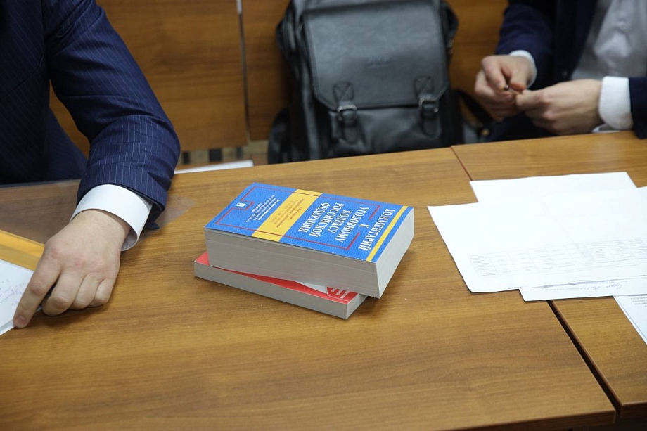 «Создается впечатление, что кто-то намеренно настраивает студентов против меня, организует эту кампанию недовольства»