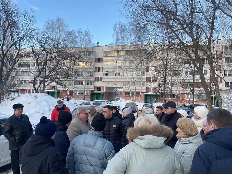 Фариду Салахову пришлось пойти в народ после ряда жалоб на спил деревьев