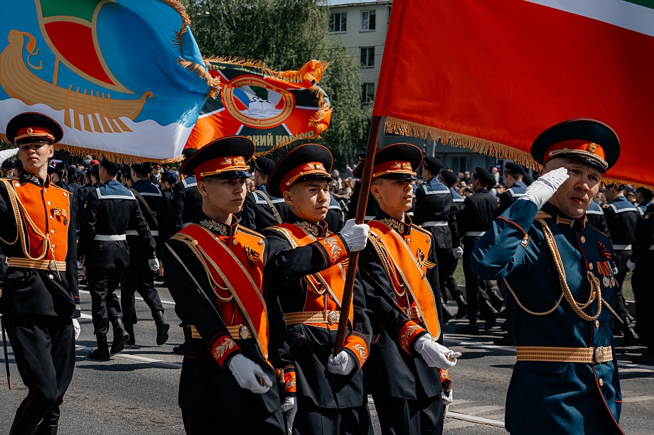 Фото: как прошел парад в честь 81-й годовщины Победы в Челнах