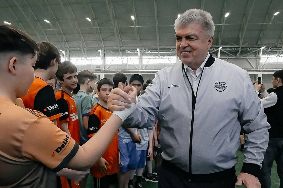 Эдуард Фаттахов: в Челнах стартовал 11-й сезон Школьной футбольной лиги Эдуард Фаттахов: в Челнах стартовал 11-й сезон Школьной футбольной лиги