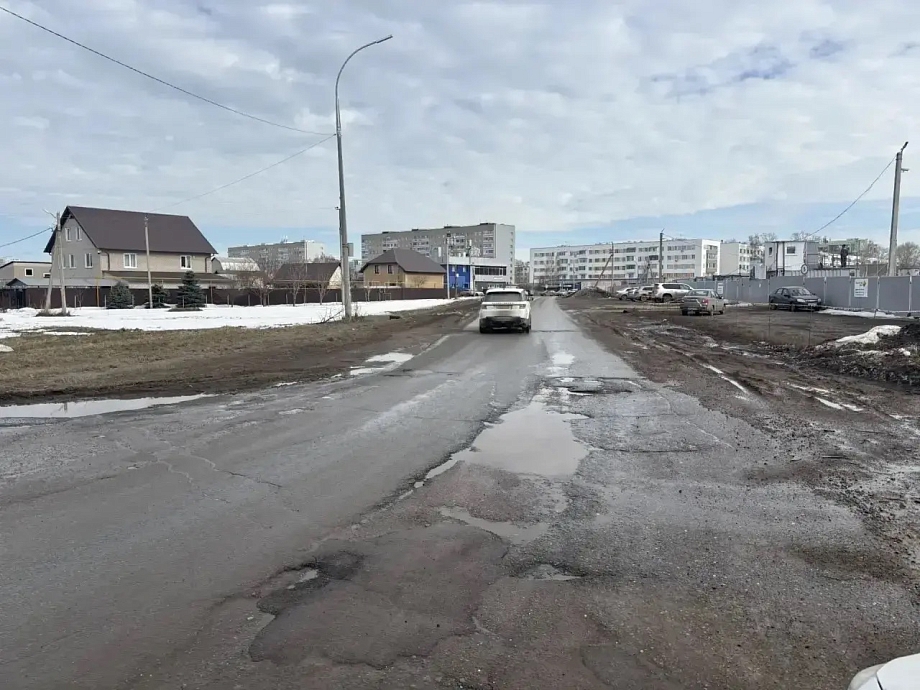 «Заплатка на заплатке»: челнинцы жалуются на состояние улицы Аэродромная