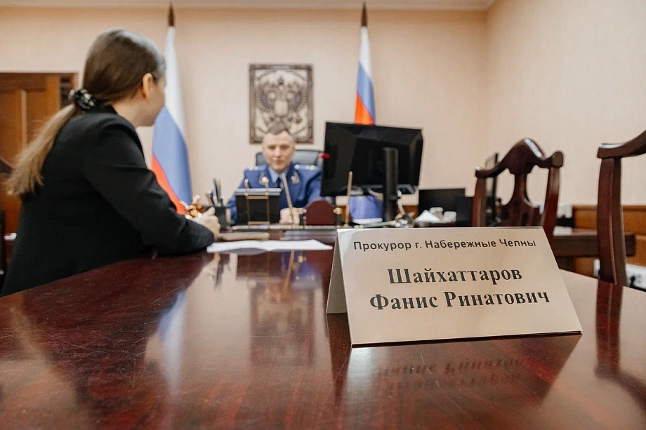 «Вникаю в работу, проблем хватает. Тем более почти полгода не было прокурора»