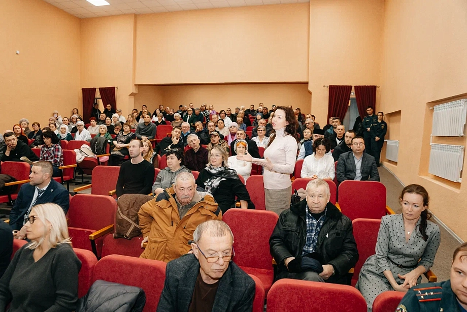 «Вода просто ужасная. Мы приносили два баллона Камаеву. Можем принести и вам, Камиль Римович»