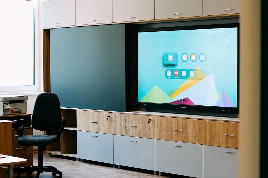 «У директора сложилось предвзятое отношение ко мне. Он начал меня терроризировать, говорить: «Увольняйтесь». «У директора сложилось предвзятое отношение ко мне. Он начал меня терроризировать, говорить: «Увольняйтесь».