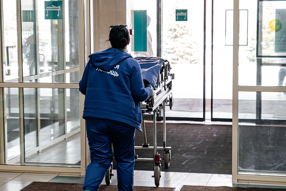 «Если на пол упал нож, поступит новое тело. Для обычного человека, возможно, это прозвучит странно…» «Если на пол упал нож, поступит новое тело. Для обычного человека, возможно, это прозвучит странно…»