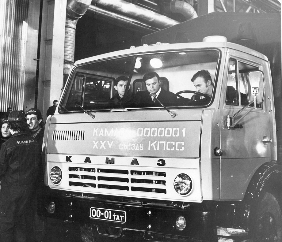 В Челнах сегодня празднуют 50‑летие со дня выпуска первого грузовика КАМАЗ