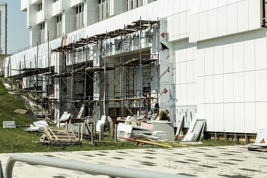«Белый дом» Челнов: в автограде завершают капремонт фасада мэрии (фото) 
