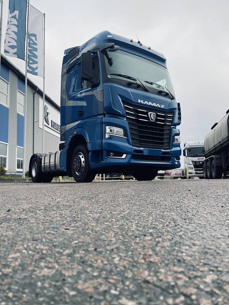 Дилер «КАМАЗа» запустил в продажу тягачи лимитированной юбилейной серии