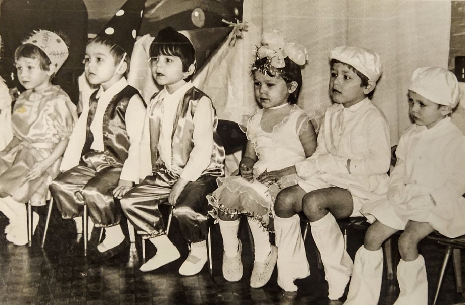 «Дед Мороз всегда напоминал воспитательницу с белой бородой, что нас веселило. Эта традиция продолжается и сейчас»