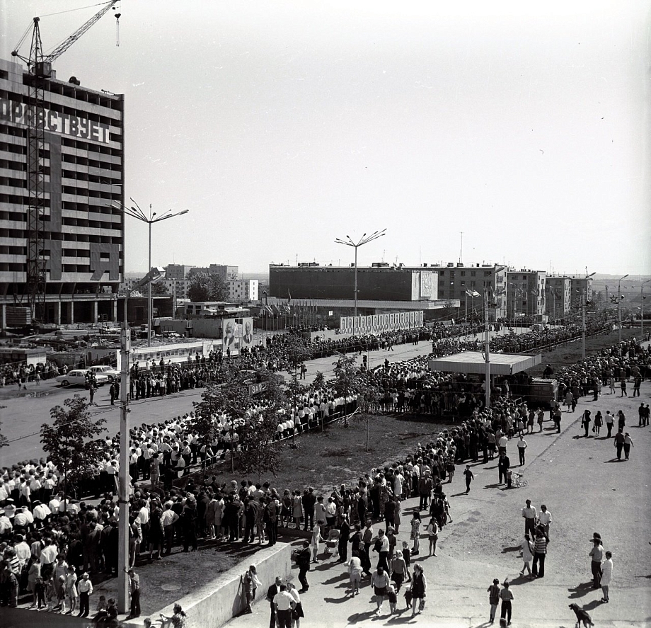 Каким был парад Победы в Челнах 45 лет назад