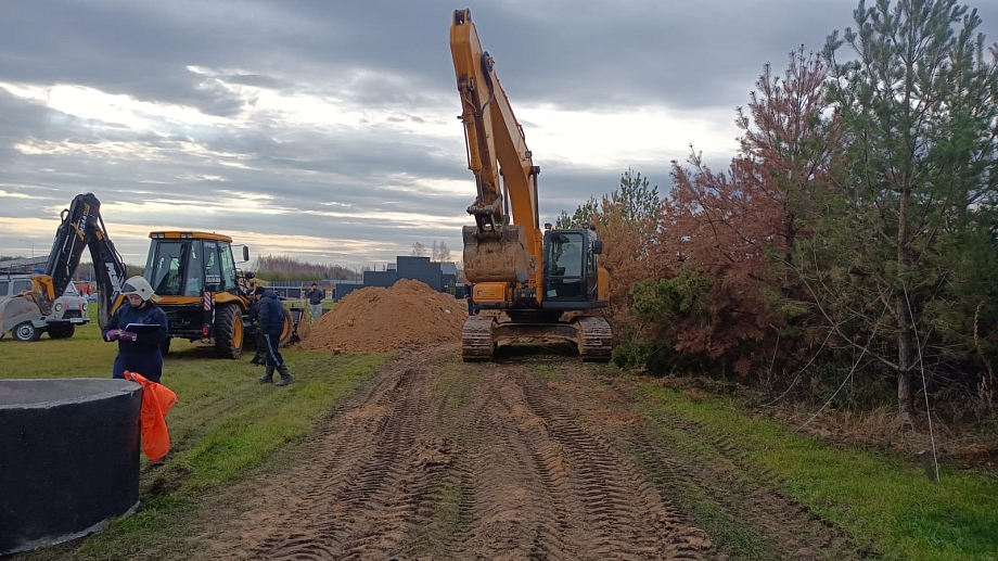 На стройке коттеджного поселка погибли рабочий и ребенок, пришедший к отцу