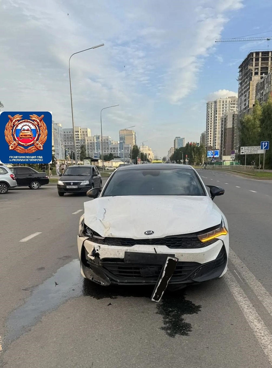 «Ладу Гранту» смяло при попытке подрезать Kia K5 недалеко от пляжа в Челнах 