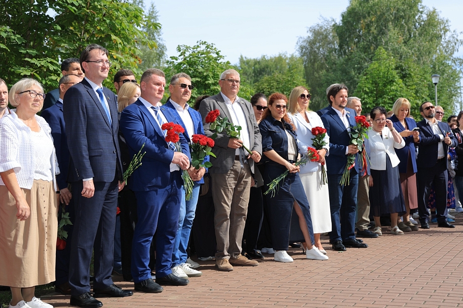 В Челнах на территории БСМП открыли бюст Ренату Акчурину (фото)