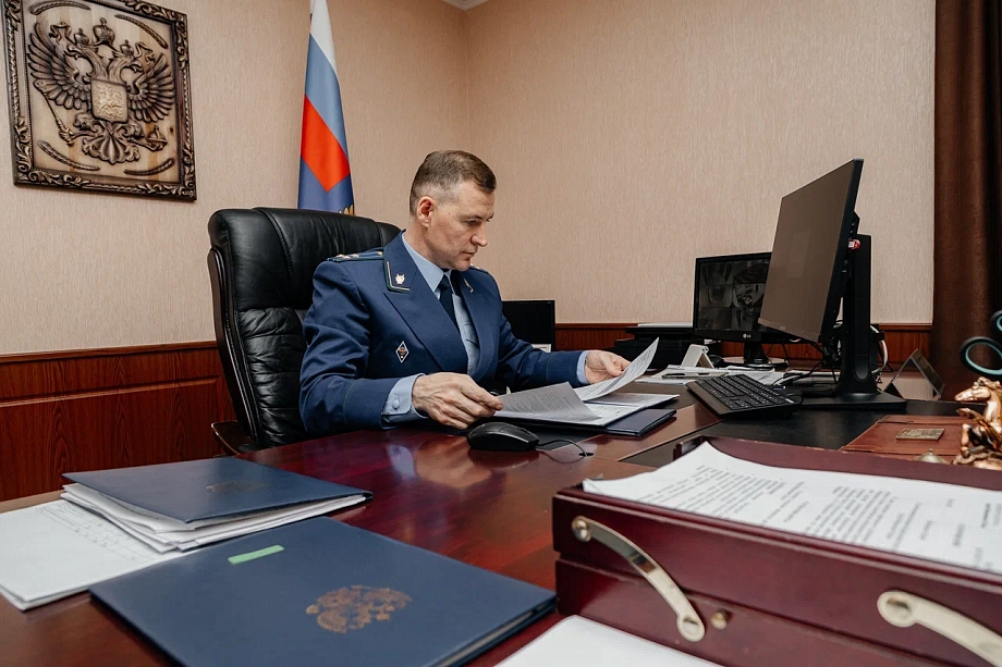 «Вникаю в работу, проблем хватает. Тем более почти полгода не было прокурора»