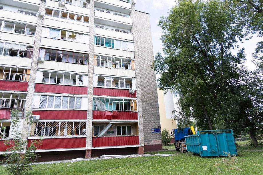 В Нижнекамске начали восстанавливать дом, пострадавший при атаке БПЛА (фото) В Нижнекамске начали восстанавливать дом, пострадавший при атаке БПЛА (фото)