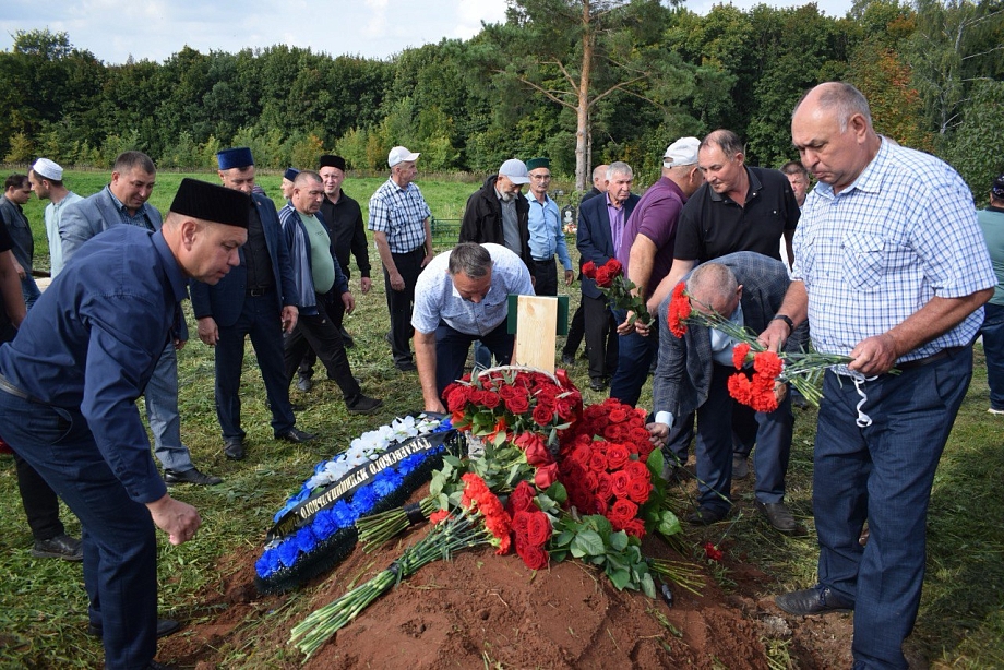 В Тукаевском районе простились с главой «Гиганта» Рифом Имамовым (фото)