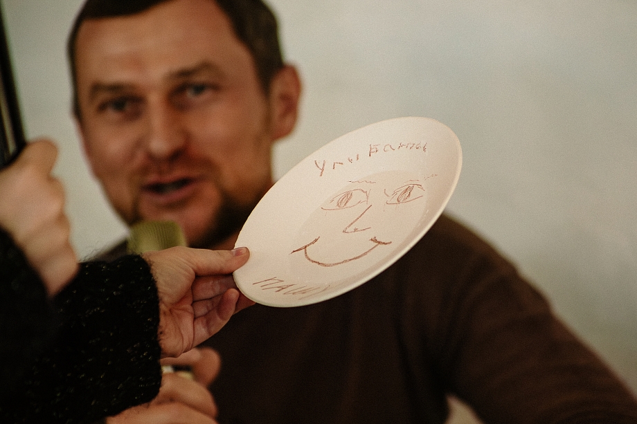 Разговор на бизнес-завтраке Дариной закончился битьем посуды