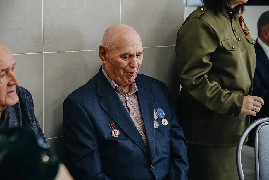 «Ваши внуки выполняют свой воинский долг. Ничуть не хуже» - Магдеев ветеранам