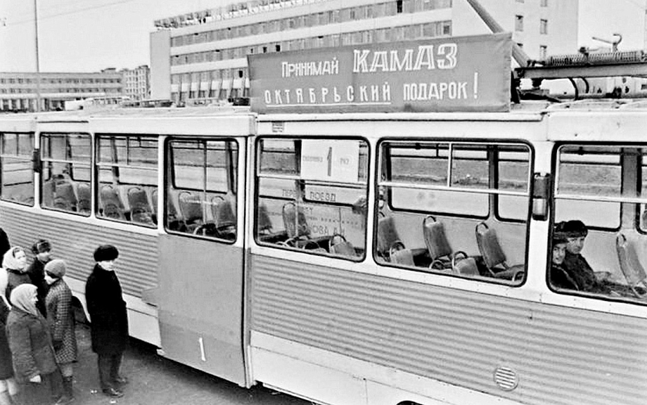«Гармошки», газельки и НЕФАЗы – на чем перевозили челнинцев в разные годы (фото)