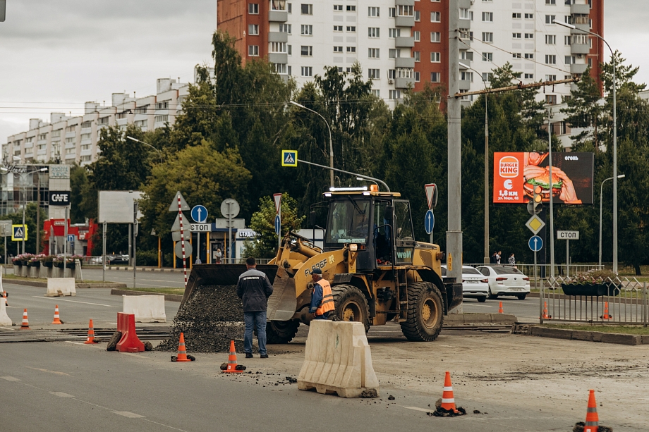 «В ЖКХ легко не бывает, но мы не сомневаемся, что новому руководителю работа будет по плечу»