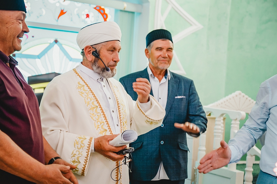 В 15-ти мечетях Челнов прошли праздничные намазы