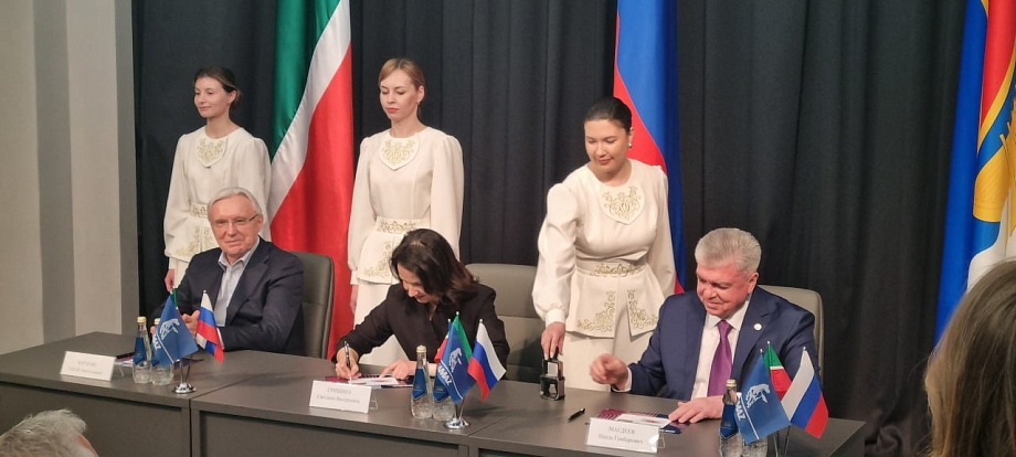 «Я в детстве был филателистом» – Когогин на гашении марки к юбилею КАМАЗа