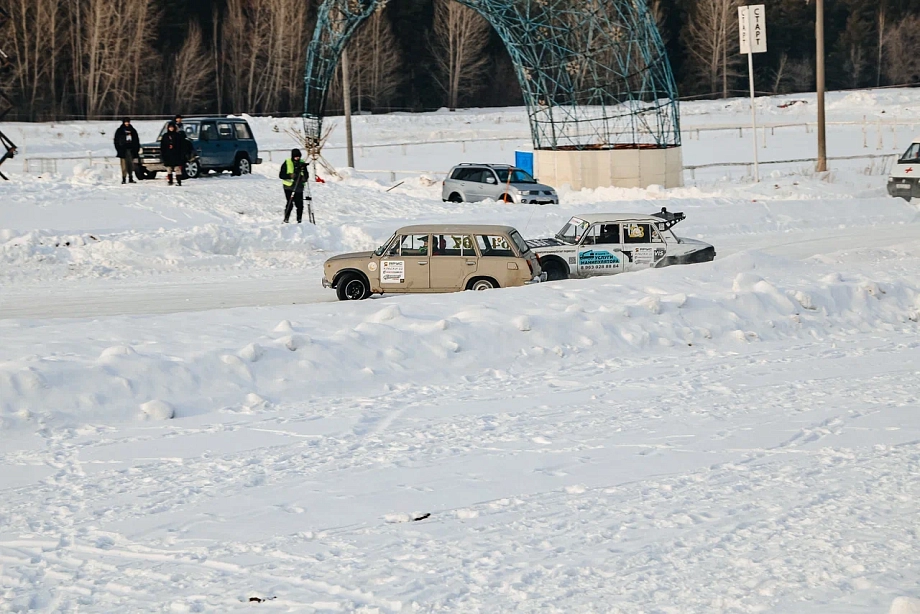 Фото: как челнинские дрифтеры гоняют на городском ипподроме