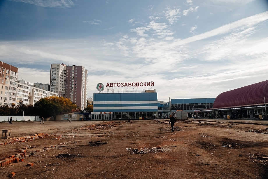 Как выглядит Автозаводский рынок после «зачистки» от уличных киосков (фото)